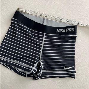NIKE PRO DRI FIT SHORTS-small